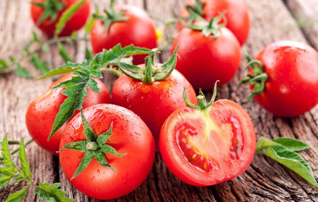 Tomates fazem um excelente trabalho com inflamação e dor com varizes